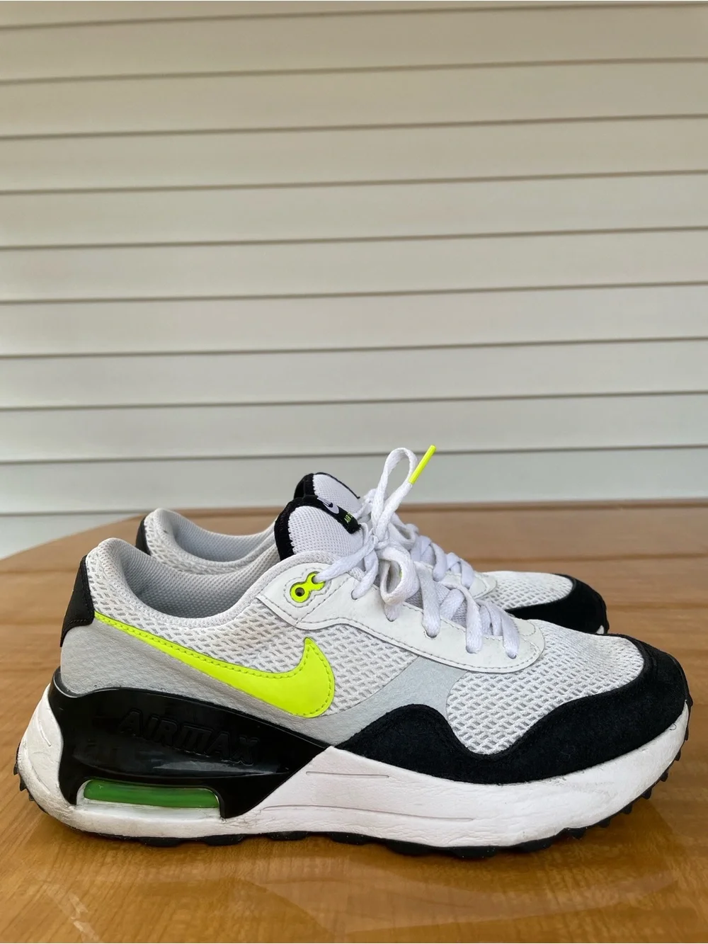 Nike Air Max Sneakers Size 6.5 Kids | 8 Women’s Running